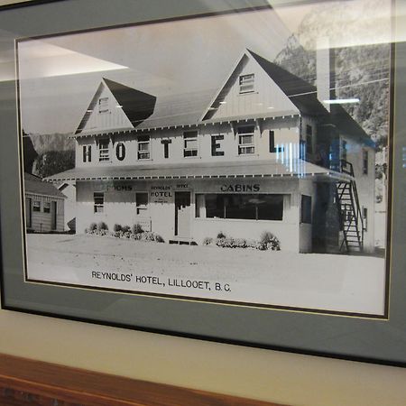 Reynolds Hotel 릴루엣 외부 사진